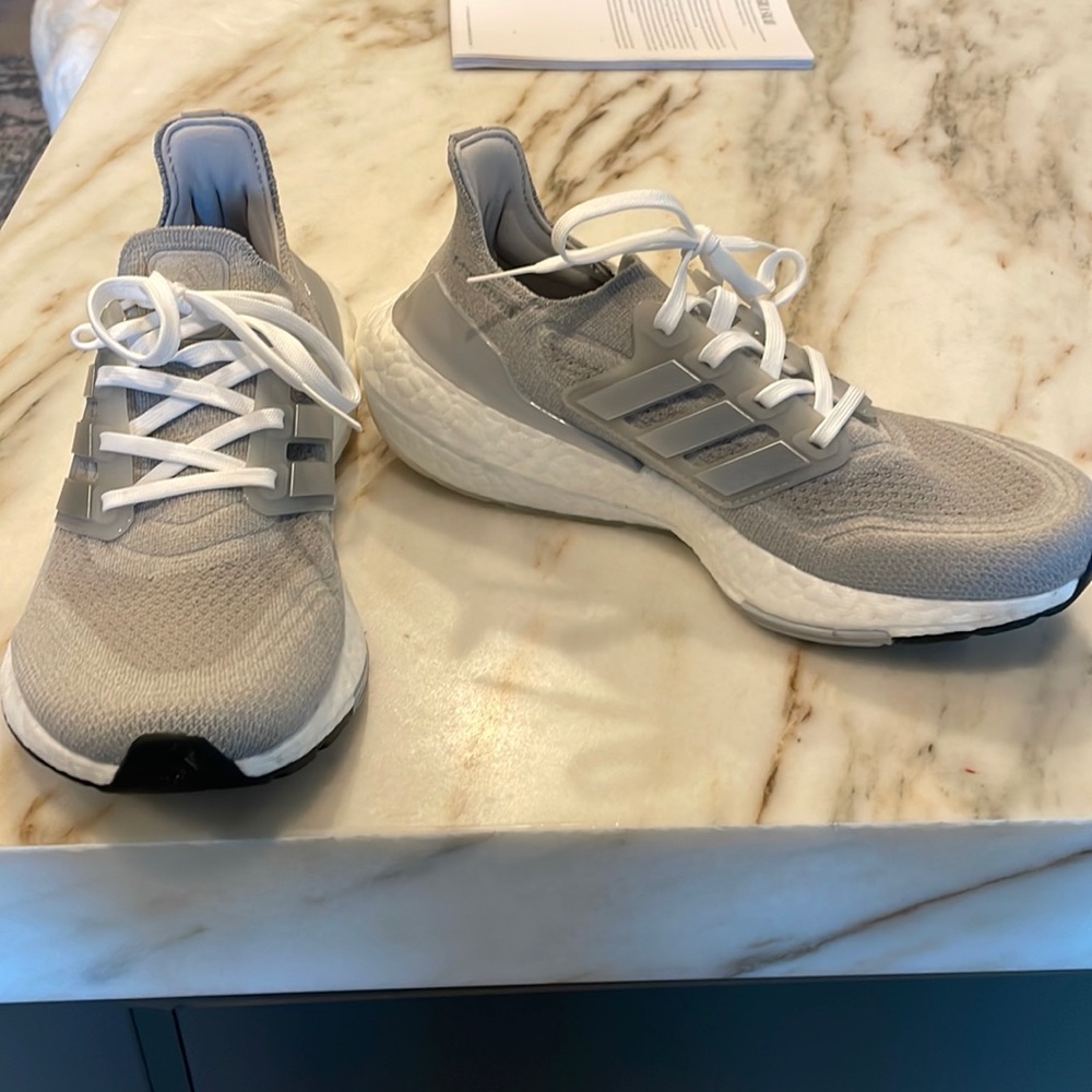 Athletic shoes